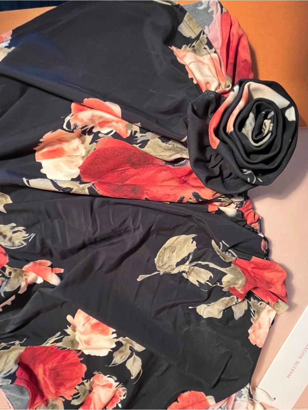 MAGDA BUTRYM NWT (Beautiful) blouse with signature rose accents size 4 - Picture 8 of 9